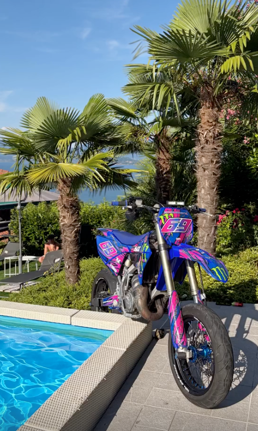 FULL GRAPHICS - CUSTOM